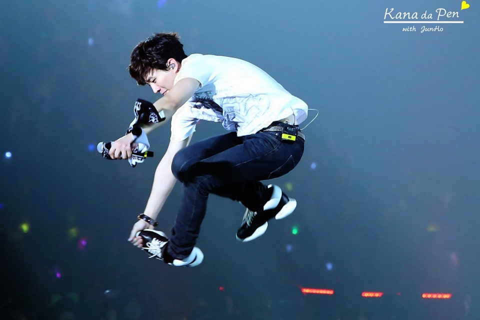 Anh được biết đến với giọng ca khỏe và hay, kĩ năng vũ đạo rất giỏi.