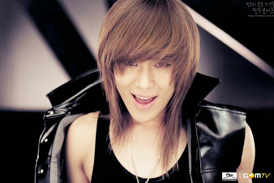  Taemin (SHINee): Dù là em út trong nhóm nhưng Taemin được ưu ái giao cho nhiệm vụ nhảy chính và hát chính của SHINee.