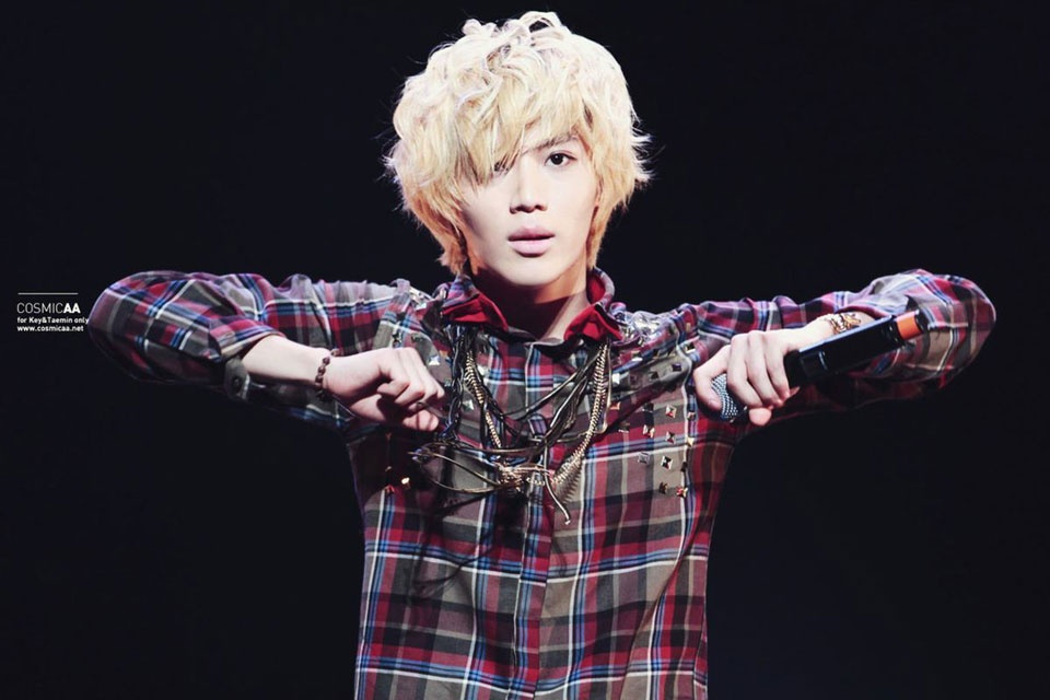  Chàng ca sĩ, vũ công sinh năm 1993 được biết đến là một cỗ máy nhảy và là một trong những em út tài năng nhất của K - pop.