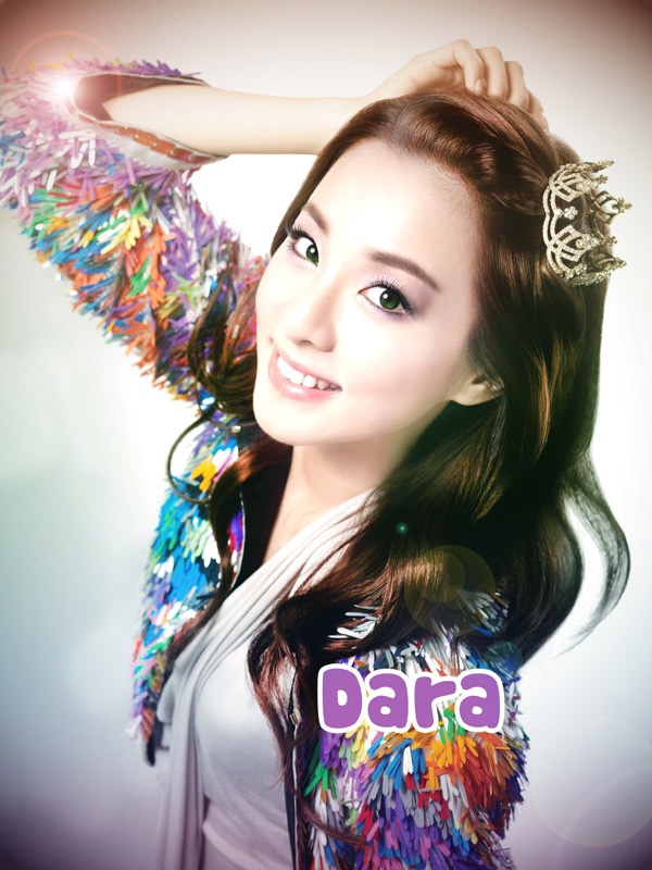 Chiếc vương miện nhỏ nhắn nhưng đủ giúp cô nàng Sandara trông xinh đẹp, nổi bật hơn bao giờ hết.