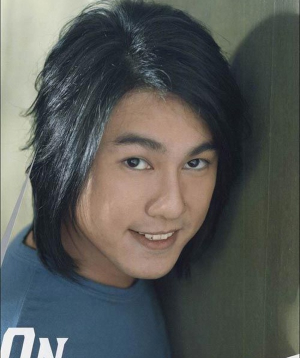 Với khán giả yêu mến phim Cơn lốc tình yêu, chắc sẽ khó quên nhân vật Vạn Bảo Long ( Chu Hiếu Thiên ) - chàng thiếu gia hiền lành, nhẫn nhị, sẵn sàng làm tất cả vì người con gái mình yêu. NĂm 2008, sau khi nhóm F4 tuyên bố không hoạt động cùng nhau nữa. Chu Hiếu Thiên quyết định theo đuổi sự nghiệp diễn xuất.