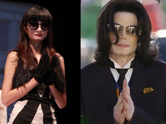 Chả vì thế mà không cần hóa trang nhiều, chỉ cần đeo kính vào cô như