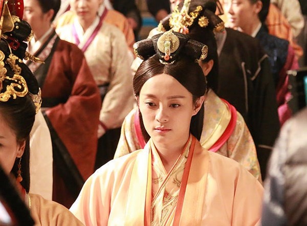 Nhan sac vuot thoi gian cua my nhan Hoa ngu tren man anh hinh anh