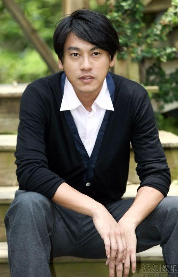 Tuy nhiên, may mắn không mỉm cười với anh khi nam diễn viên liên tục vướng vào scandal tình ái, tự thừa nhận là “trai hư” và nghiện sex,,, khiến Chu Hiếu Thiên mất điểm trong mắt người hâm mộ. Giữa năm 2014, Hiếu Thiên tuyên bố tạm rút lui khỏi làng giải trí để hoàn thành khóa học đạo diễn tại Học viện điện ảnh Bắc Kinh, Trung Quốc.