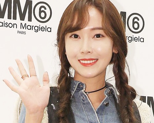 Jessica Jung khoe toc mai trai tim o su kien hinh anh