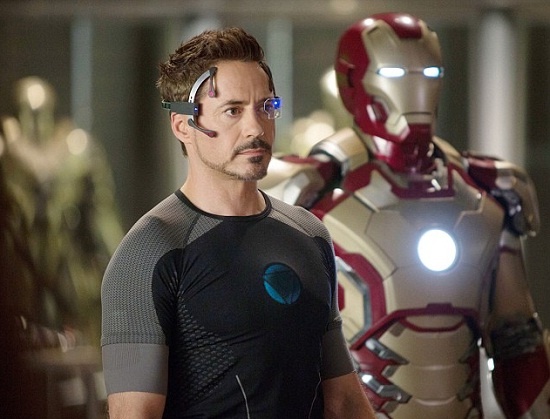 Downey trong vai Người Sắt.