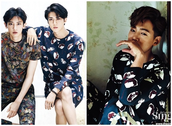 Cả Sehun lẫn Jung Kyung Ho đều có cách phối đồ khá giống nhau khi cùng diện chiếc áo xanh navy in hoa của Valentino. Chỉ khác là Sehun mặc quần short còn Jung Kyung Ho lại kết hợp nó với quần dài.