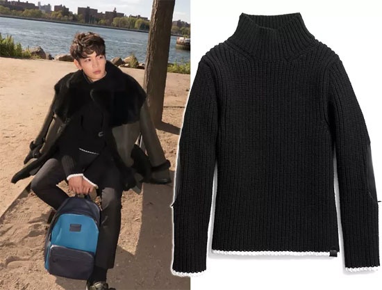 Minho (Shinee) kết hợp áo len đen với áo khoác ngoài nam tính. Áo len đen cổ  cao có giá <abbr class=