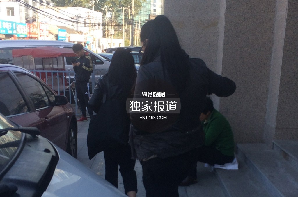 Nhiều người cho rằng, Trương không giống ông bố nổi tiếng khi sở hữu thân hình tròn trịa ngoại cỡ. Cô chia sẻ không hề muốn câu chuyện diễn biến đến như thế này. Tuy nhiên, vì thủ tục học ở nước ngoài, cũng như đền bù những tổn thất sinh hoạt phí trong quá khứ, cô đề nghị tòa xử nghiêm khắc.