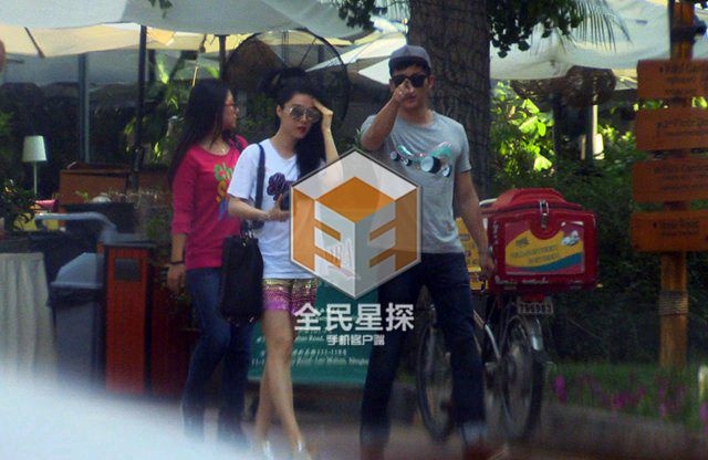 Lý Thần khó chịu ra mặt khi hẹn hò bên Phạm Băng Băng và bị chụp ảnh.