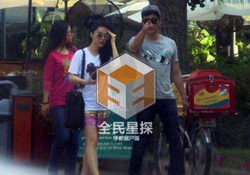 Ly Than dan mat paparazzi khi hen ho Pham Bang Bang hinh anh