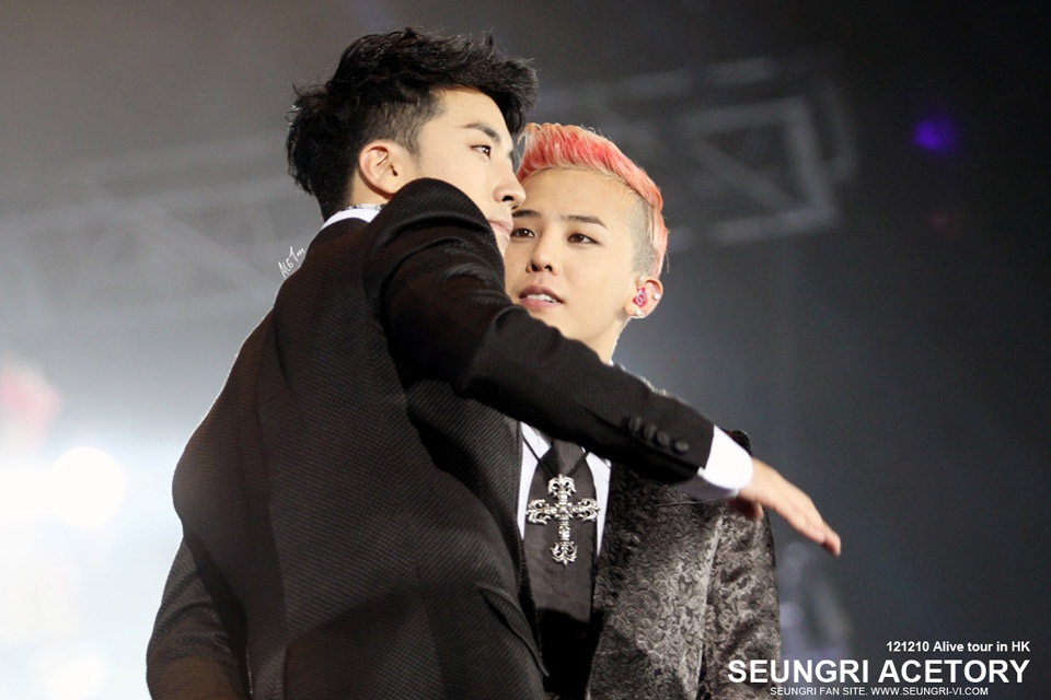 G-Dragon và Seungri là một trong những cặp đôi nam được yêu mến của Kpop, thậm chí, các fan nữ còn hâm mộ cuồng nhiệt bộ đôi này bởi cả 2 thường có hình ảnh thân mật với nhau. Thế nhưng, nhiều fan có lẽ không biết rằng thời gian đầu G-Dragon rất ghét Seungri. Thậm chí, không chỉ G-Dragon mà cả Taeyang cũng không chào đón cậu em út này.