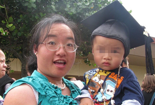 Ngụy Mẫn Chi bên con trai.