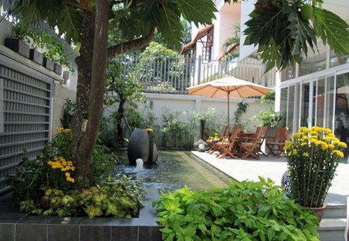 Ngôi biệt thự được thiết kế gần gũi với thiên nhiên.