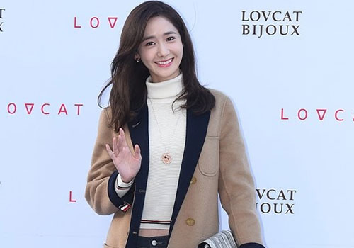 Mot ao khoac duoc my nhan lang-xe gan day hinh anh