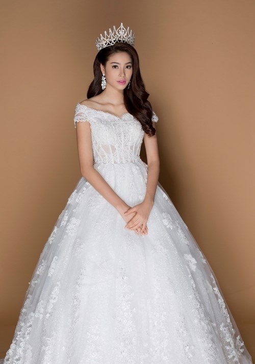 Tân hoa hậu Hoàn vũ Việt Nam 2015 Phạm Hương.