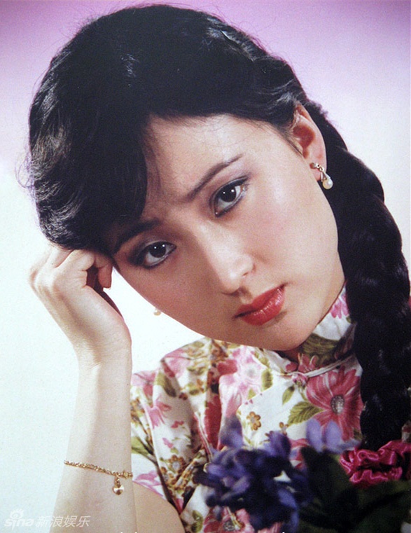 Năm 1984, khi lần đầu nhìn ảnh Hiểu Húc khi tuyển chọn vai diễn cho Hồng lâu mộng, đạo diễn Vương Phù Lâm thốt lên: “Đúng rồi, Lâm Đại Ngọc đây rồi, vẻ ngoài không màng thế tục này đúng là của em Lâm”. 6 ngày sau đó, cô vượt đường xa đến Bắc Kinh để thử vai. Đây cũng là vai diễn kinh điển trong đời Trần Hiểu Húc.