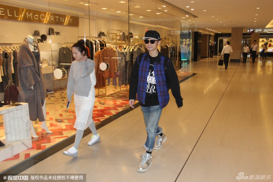 Cổ Cự Cơ xuất hiện bên vợ sát ngày hôn lễ.