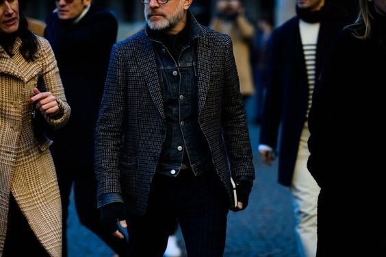 Nam gioi co than hinh tam giac nen an mac nhu the nao? hinh anh