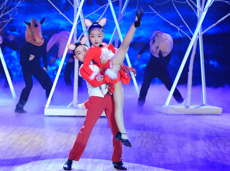 Dung bien tre em thanh cong cu giai tri hinh anh