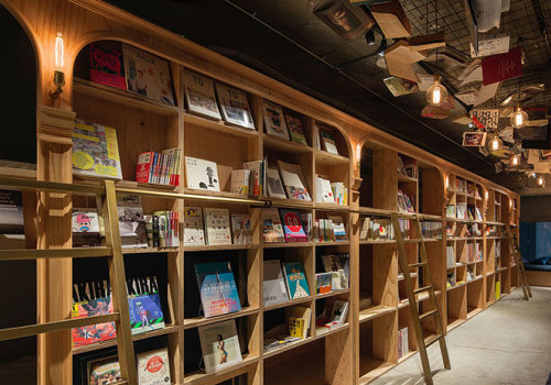 Cuon chan va doc tai khach san sach hinh anh