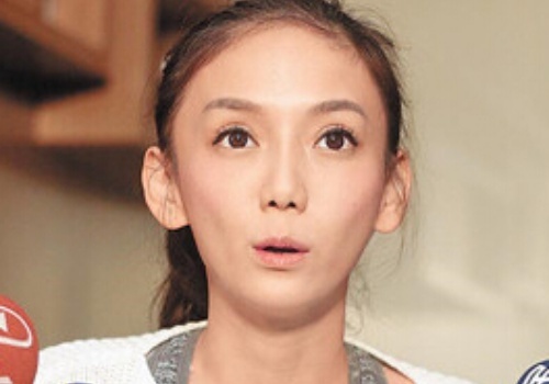 Kieu nu ban dam phanh phui nhieu sao cung duong day hinh anh