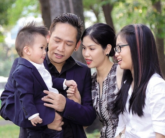 Sao Viet viet nhac, lam tho tang thien than nho hinh anh