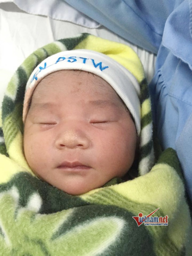 Bé Khánh Ly có nhiều nét giống nghệ sĩ Tự Long.