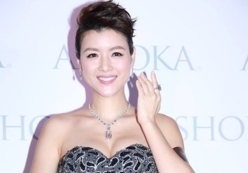 Vo Tran Hao mang bau 4 thang chi sau nua nam sinh no hinh anh