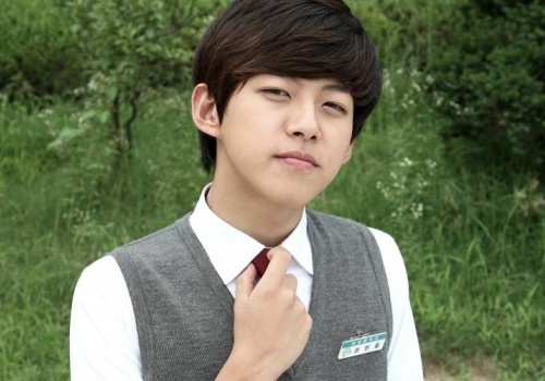 Than tuong Kpop bi to cuoi chay o tuoi 21 vi so nhap ngu hinh anh
