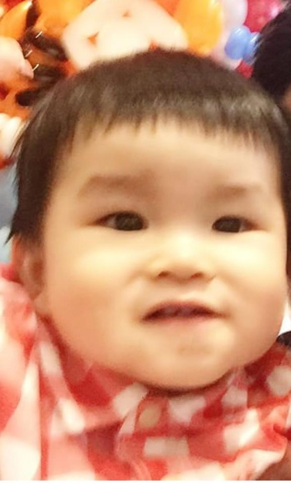 “Tiểu Long Nữ” Phạm Văn Phương sinh nở sau 5 năm kết hôn. Cậu nhóc chào đời khi cô đã ở tuổi 43. Văn Phương chia sẻ: “Lúc nghe tin mang bầu, tôi rất hạnh phúc vì cuối cùng giấc mơ của hai vợ chồng đã thành sự thật. Nhưng cũng lúc đó, tôi lo lắng vì mình là sản phụ tuổi cao”.