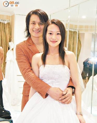 Ảnh bên chồng thời mới cưới.