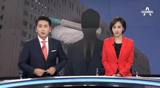 Truyền hình đưa tin về vụ cưỡng hiếp ở bể bơi.