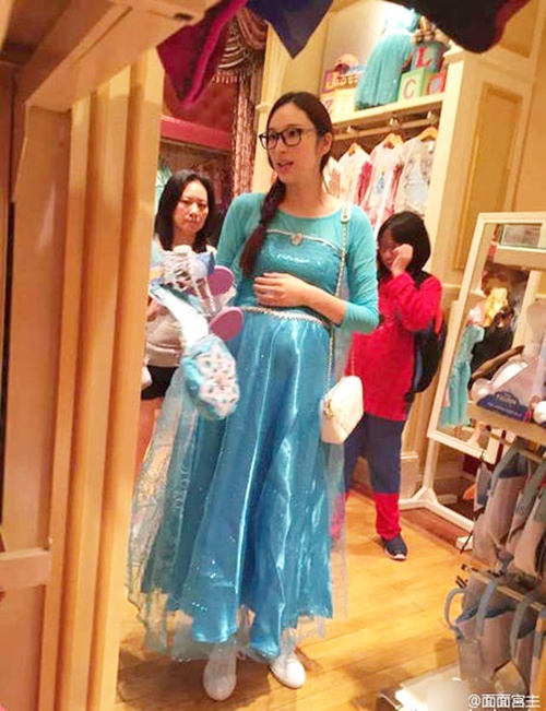 Ngô Bội Từ mang bầu ở tháng cuối.