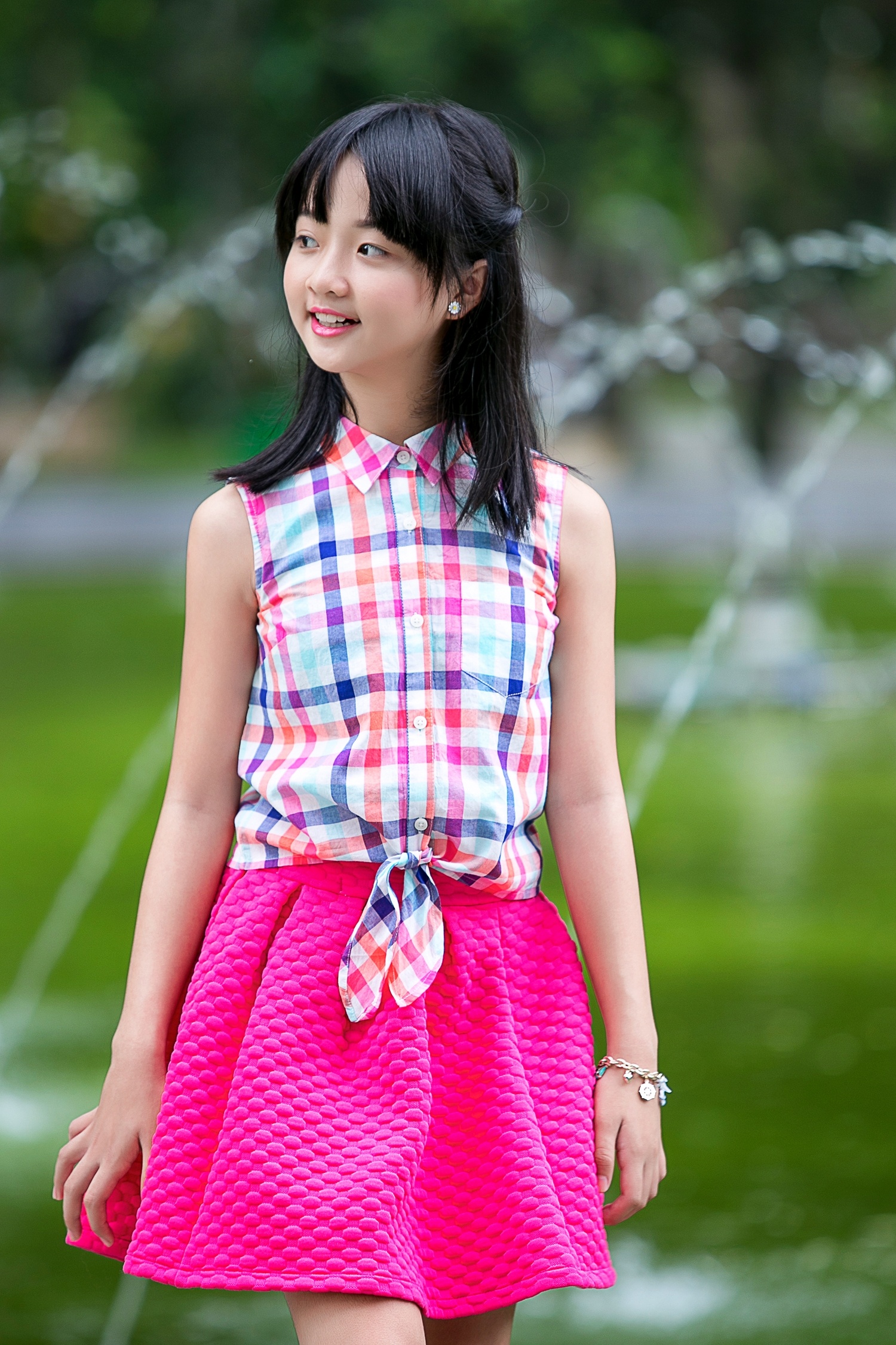 Trong bộ ảnh mới, diễn viên nhí Thanh Mỹ khoe vẻ hồn nhiên với trang phục màu hồng đáng yêuMặc dù chỉ mới 10 tuổi nhưng cô bé đã sở hữu 