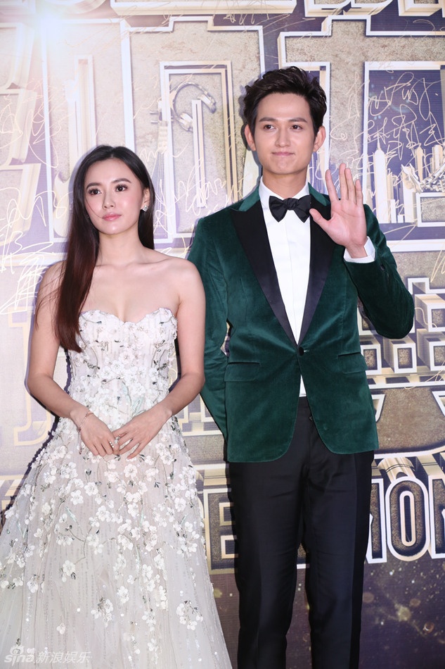 Giang Khải Đồng được tài tử Hoa Thiên Cốt - Mã Khả tháp tùng.