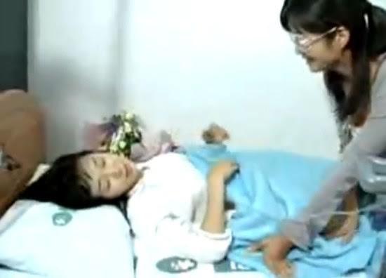 Sau vài năm tan rã, Seo Ji Young một lần đến thăm bạn tại viện.