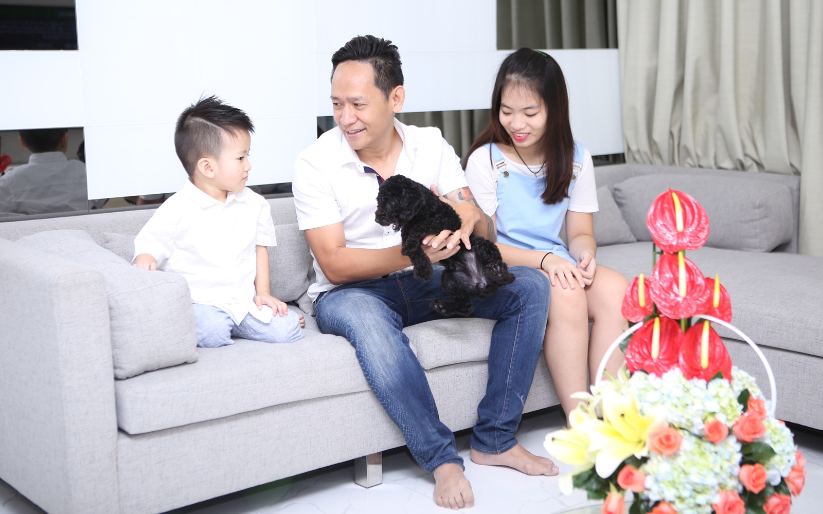 Duy Manh tat bat cham con khi vo vang nha hinh anh