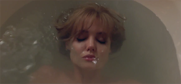 Angelina trong By The Sea.