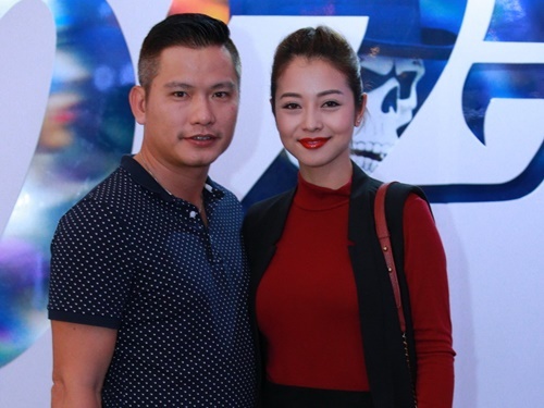 Vo chong Jennifer Pham tinh cam di xem '007' hinh anh