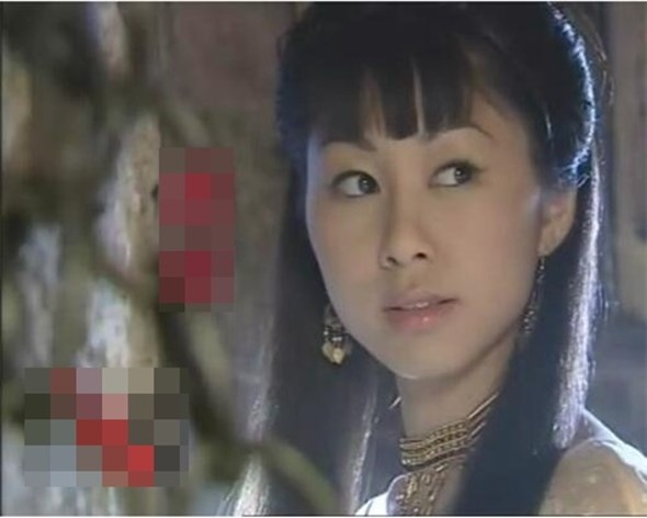 Uyển Uyển (Hồ Định Hân) là thánh nữ ma giáo quỷ kế đa đoan. Cô là người dám yêu dám hận, bất chấp thủ đoạn để quyến rũ Từ Tử Lăng. Cô không bao giờ hối hận về những việc mình đã làm vì tình yêu. Sự si tình của cô nàng phần nào ghi điểm trong lòng khán giả.