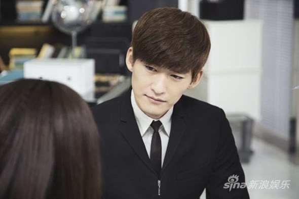 Có cùng mức cát xê với Trần Hiểu là Trương Hàn - mỹ nam nổi danh nhờ những tác phẩm Sam Sam đến rồi, Tùy Đường diễn nghĩa, Đẳng cấp quý cô...