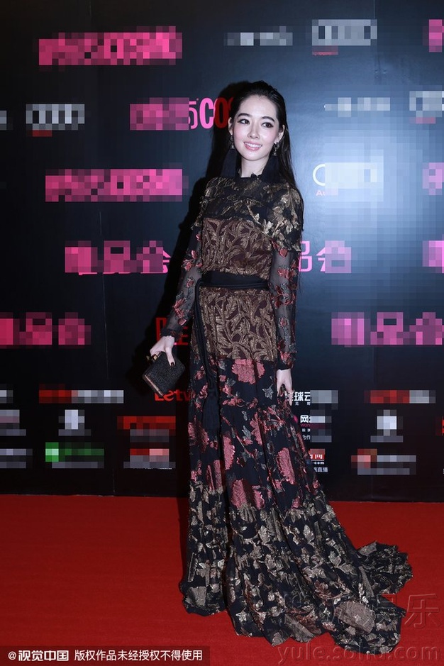 Người đẹp trẻ Quách Bích Đình với gu trang điểm quyến rũ.