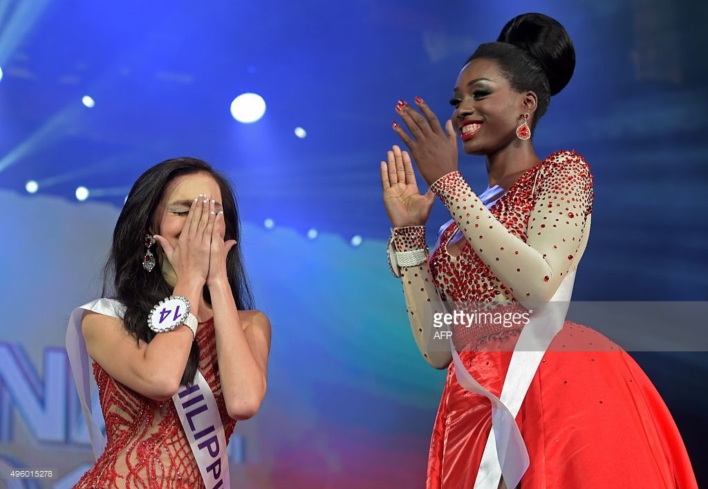 Giây phút vỡ òa vì hạnh phúc của người đẹp khi được xướng tên. 