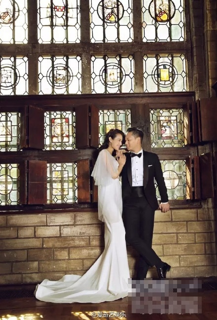 Hình ảnh ngọt ngào bên nhau của cô dâu và chú rể.