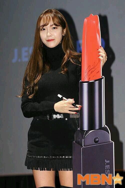 Rời SNSD, sự nghiệp Jessica có phần đa năng, chủ động hơn. Tuy nhiên, nhiều ý kiến đánh giá, cô chưa tạo được dấu ấn đáng kể.