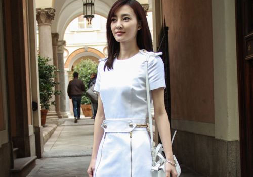 Gu thoi trang dep diu dang cua nu than mat moc Cbiz hinh anh