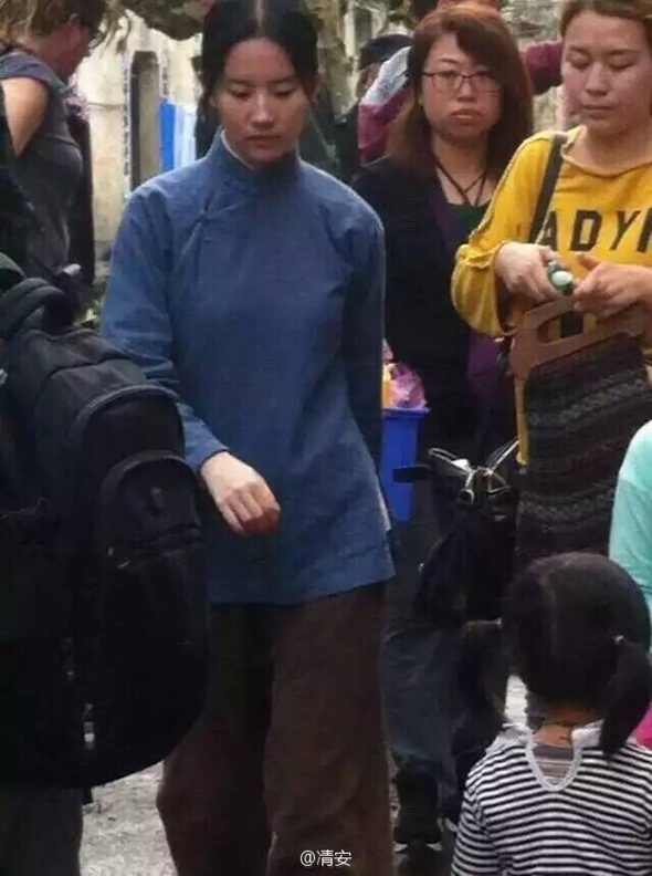 Rũ bỏ hình ảnh nữ thần, Lưu Diệc Phi có tạo hình thôn quê, chất phác trong bộ phim điện  ảnh Giải cứu đội phi hổ.