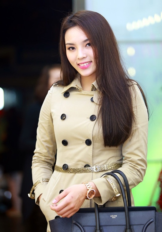 Hoa hậu Việt Nam 2014 từng có quá khứ khá mập mạp với thân hình lên đến 70kg. Chỉ trong khoảng thời gian 3 tháng, Kỳ Duyên đã quyết tâm ép cân và thành công với kết quả giảm 14kg, một con số gây choáng cho nhiều người.