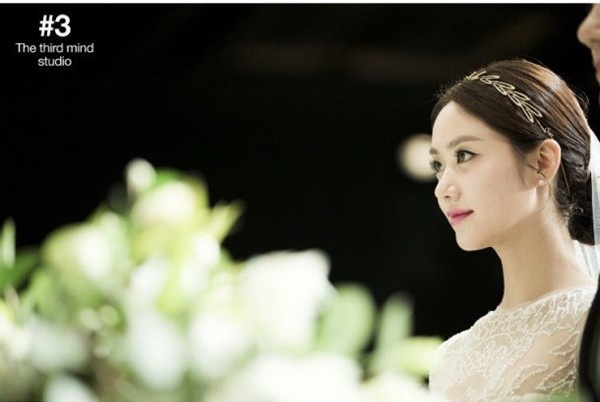 Khoảnh khắc xinh đẹp của cô dâu khi tiến vào lễ đường.